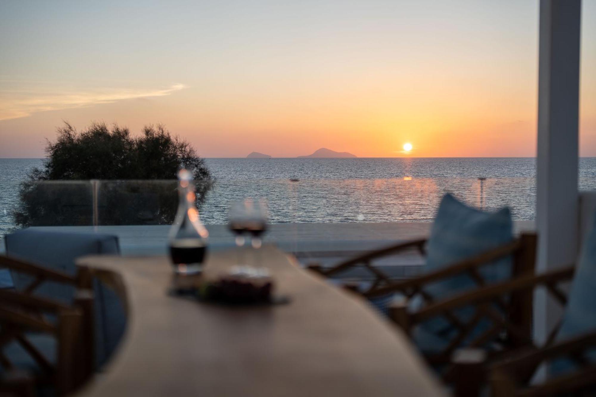 Aegean Melody Suites & Villas Vlychada Exterior photo